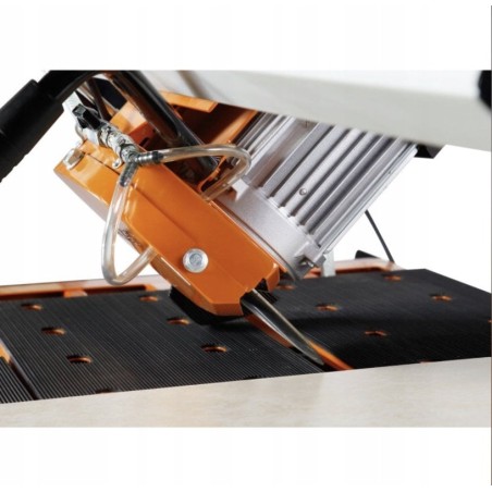 Beschaffung einer Fliesenschneidemaschine GOLZ TS250 mit Trennscheibe