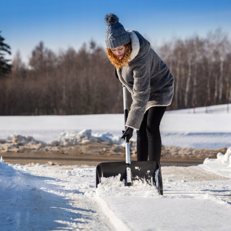 Kadax KADAX Schneeschaufel zum Schneeräumen, robuste Schaufel + Eiskratzer 25 cm